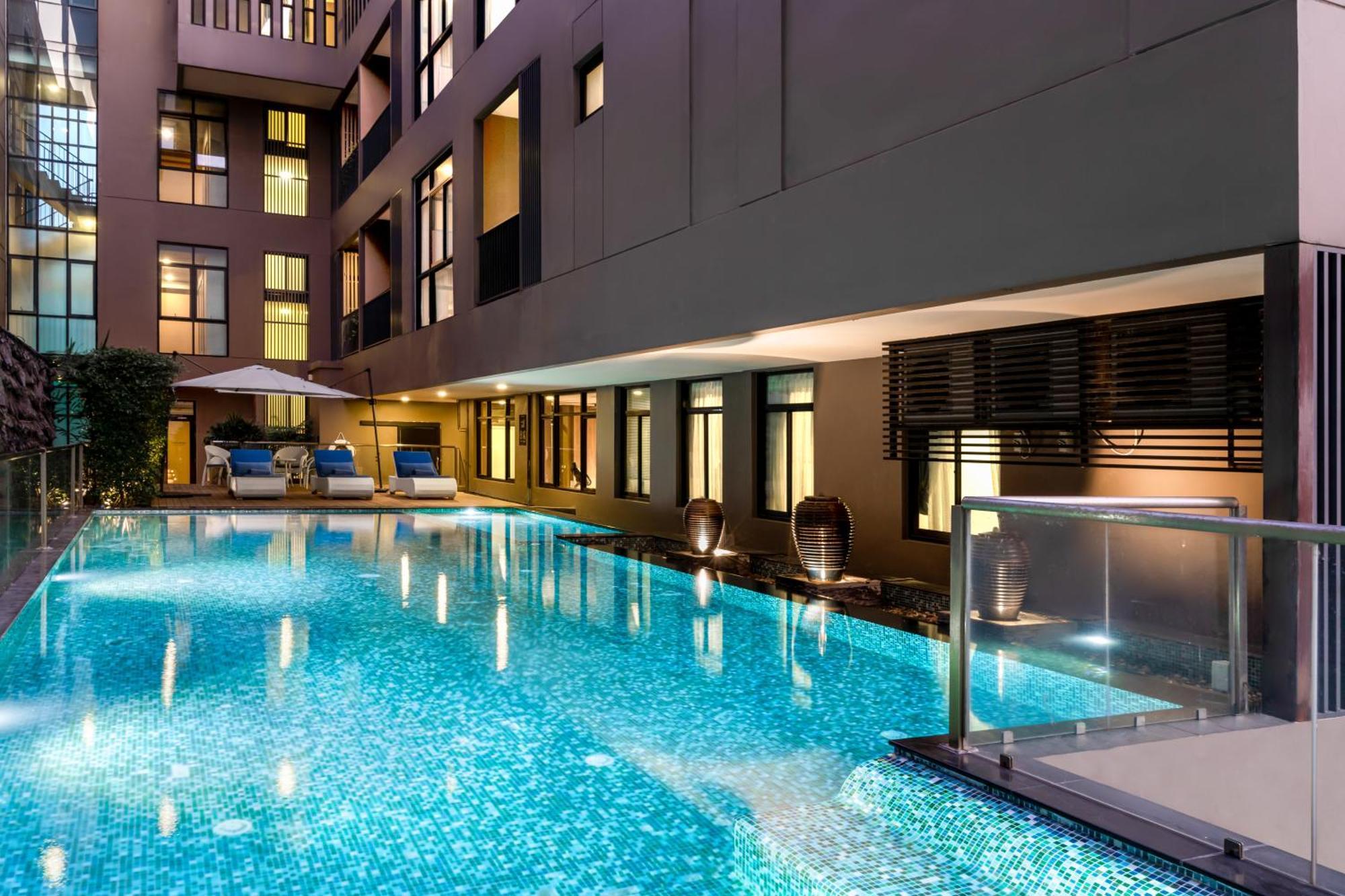 Metropolis Suites Bangkok, Tapestry Collection By Hilton Εξωτερικό φωτογραφία